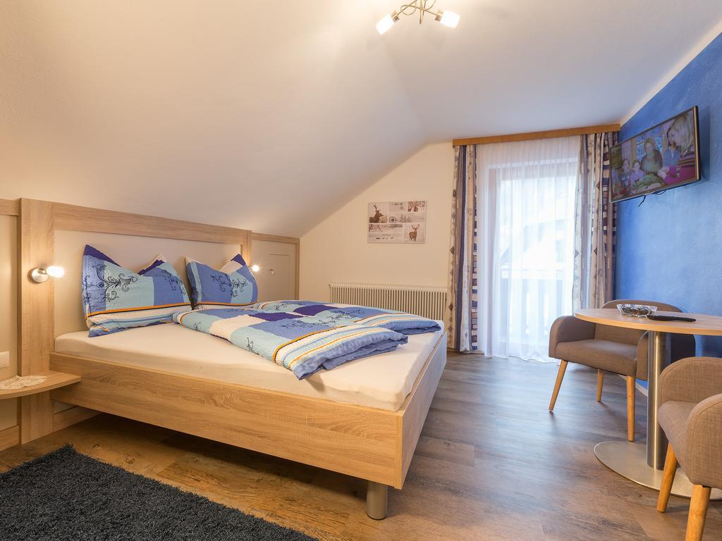 Haus Pitzer/Apartments Troicher Schladming Rum bild